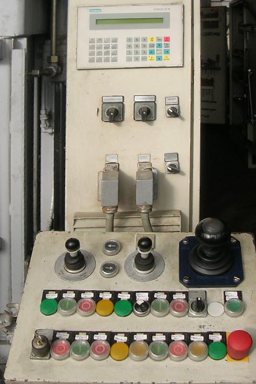 Steuerpult und SPS Bedienpaneel