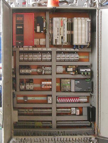 Schaltschrank mit SPS und Frequenzumformer
